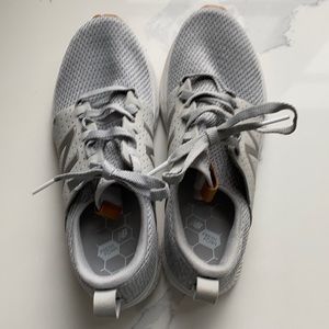 Women’s New Balance tennis shoes